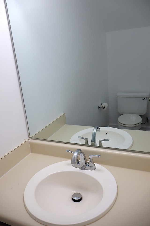 bathroom featuring toilet and sink