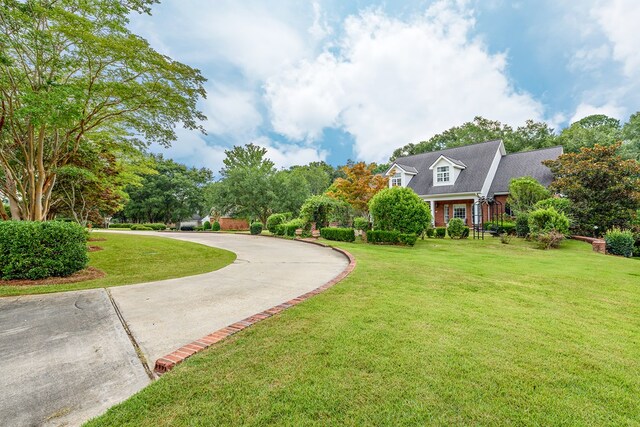 4 Woodmere Dr, Dothan, AL 36305 - view of grassy yard featuring curved driveway
