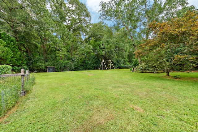 4 Woodmere Dr, Dothan, AL 36305 - view of grassy yard with a storage unit