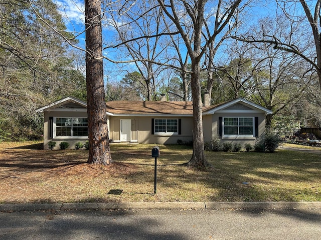 single story home with a front lawn