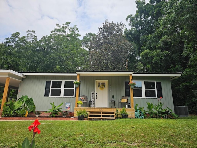 276 Fairview, Ozark, AL 36360 - view of front of property with a porch and a front yard