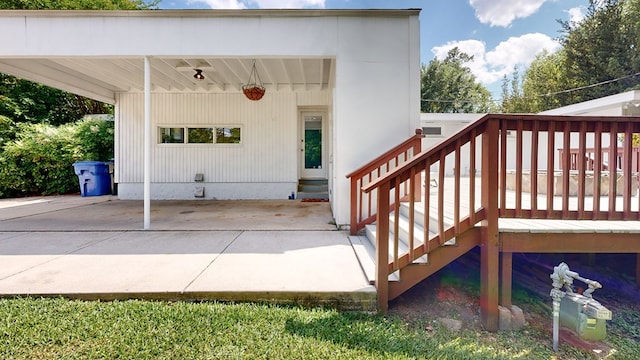 entrance to property featuring a deck