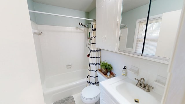 bathroom with backsplash, a sink, toilet, and shower / bathtub combination with curtain