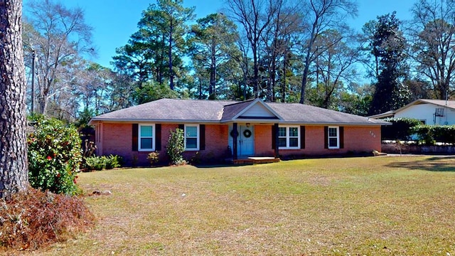 ranch-style house featuring brick siding and a front lawn