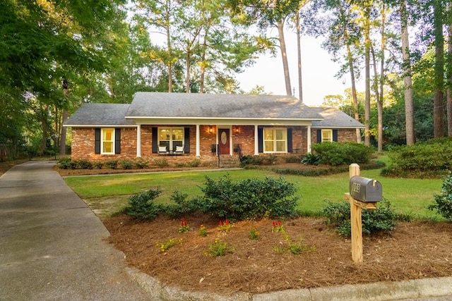 single story home with a front yard