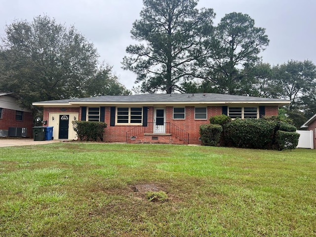 single story home featuring a front lawn