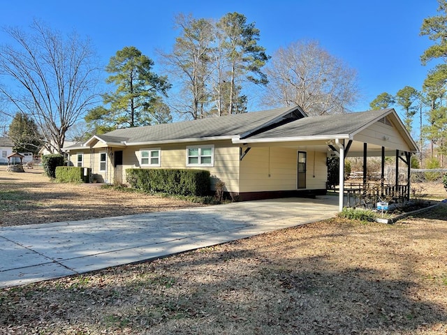 view of front facade featuring a carport