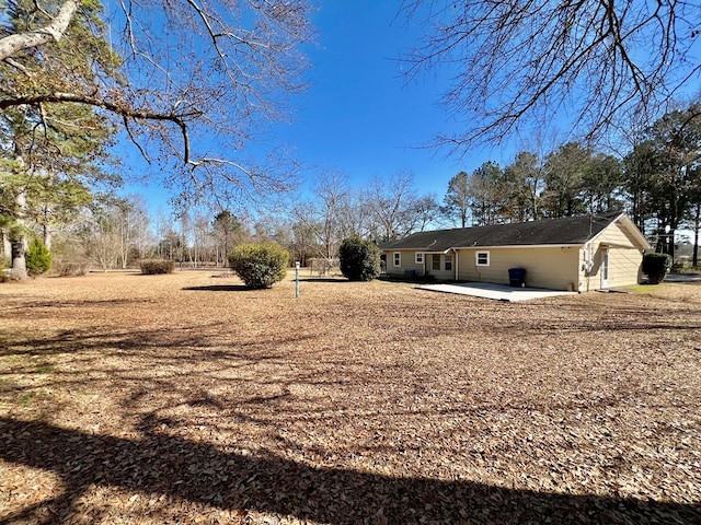 view of yard featuring a patio area