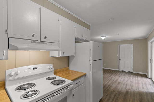 kitchen featuring under cabinet range hood, ornamental molding, white appliances, wood finished floors, and light countertops