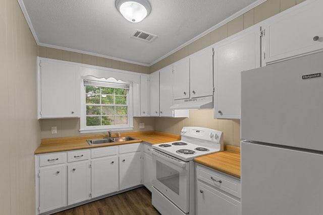 kitchen with a sink, white appliances, under cabinet range hood, light countertops, and ornamental molding