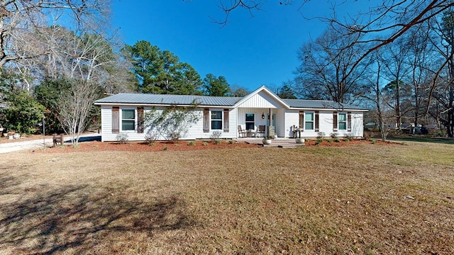 ranch-style home featuring a porch and a front yard