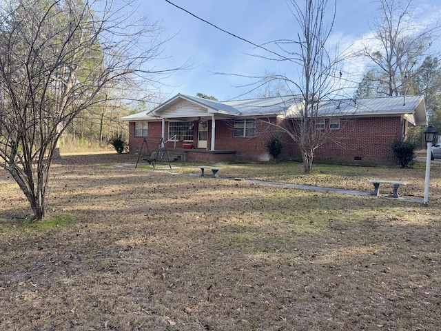 ranch-style home featuring a front lawn and a porch