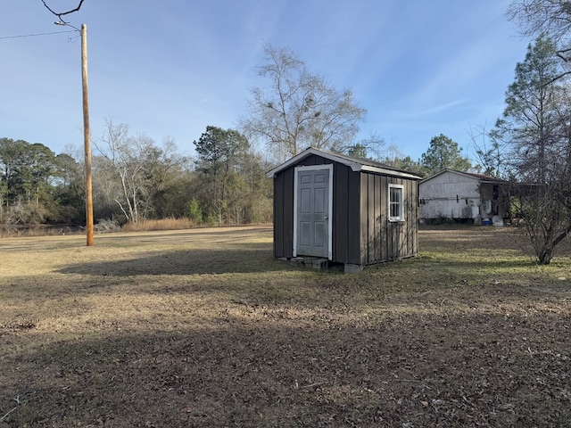 view of outbuilding with a yard