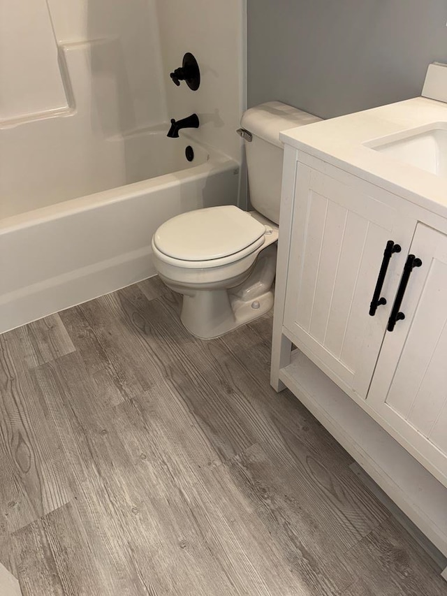 471 Faith St, Enterprise, AL 36330 - bathroom featuring wood finished floors, washtub / shower combination, and vanity