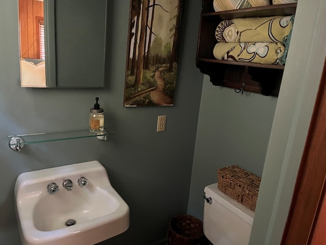 bathroom featuring toilet and sink