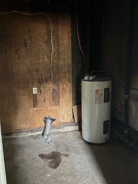 195 Donnie Mae Dr, Dothan, AL 36301 - utility room with water heater