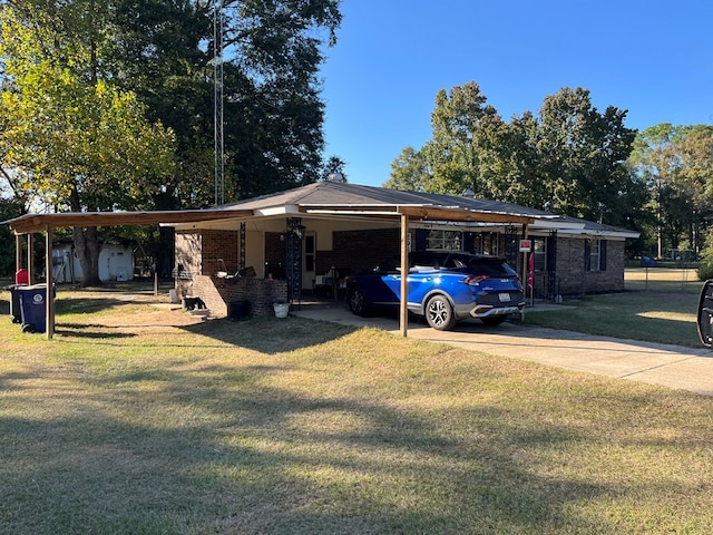 view of front of home with a carport and a front lawn