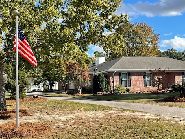 view of front of property with a front yard