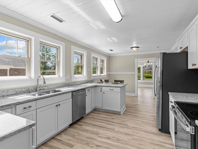 203 E Mckinnon St, New Brockton, AL 36351 - kitchen featuring appliances with stainless steel finishes, a chandelier, light wood-type flooring, a peninsula, and ornamental molding