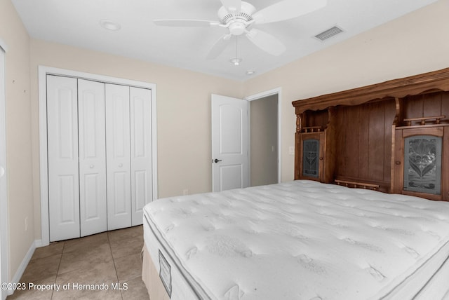 unfurnished bedroom featuring light tile patterned floors, ceiling fan, and a closet