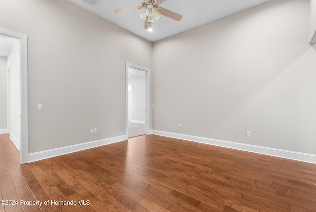 unfurnished room with wood-type flooring and ceiling fan