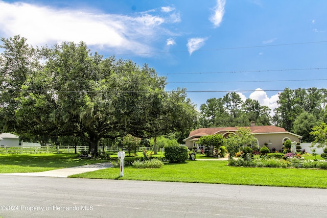 view of front of home with a front lawn