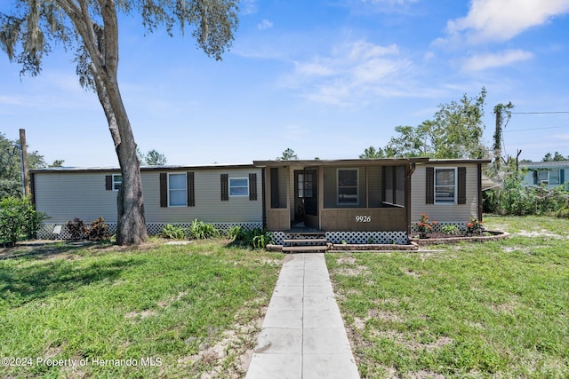 view of front of property with a front yard