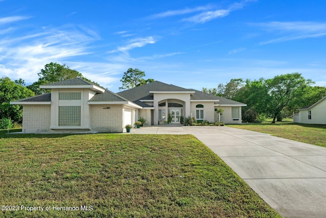 view of front facade featuring a garage and a front lawn