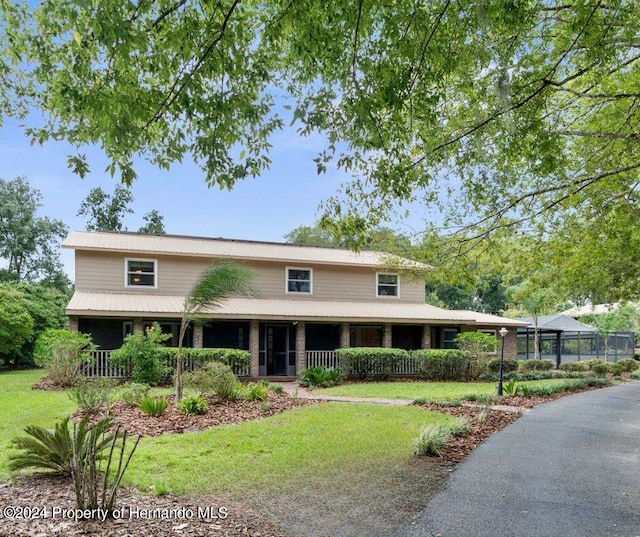 view of front of property with a front lawn and covered porch