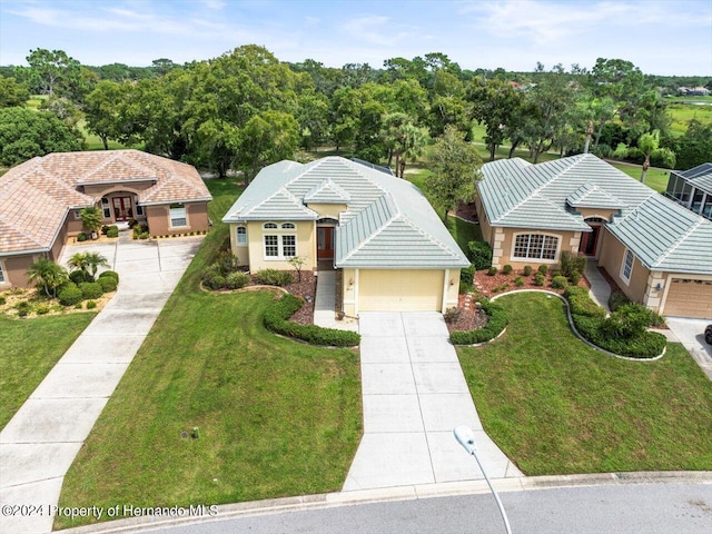 view of front of home featuring a front yard