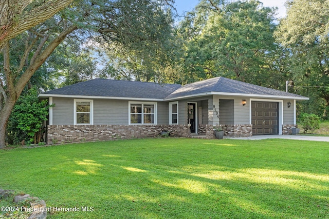 view of front facade featuring a garage and a front lawn