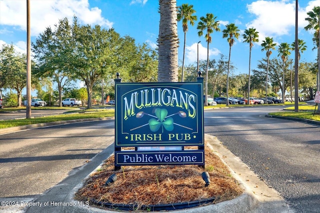 view of community / neighborhood sign