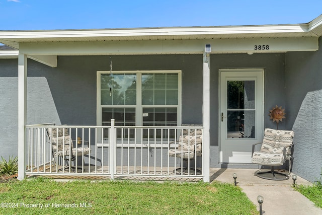 property entrance featuring a porch