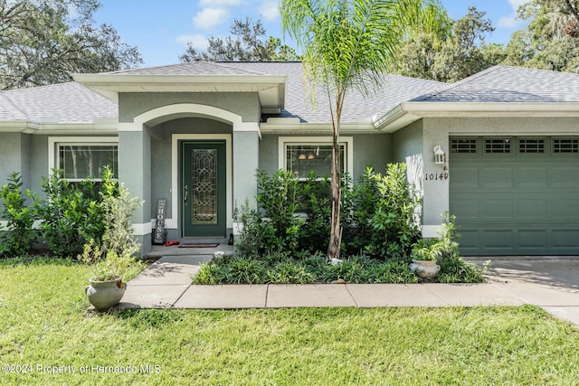 view of front of house featuring a garage and a front lawn