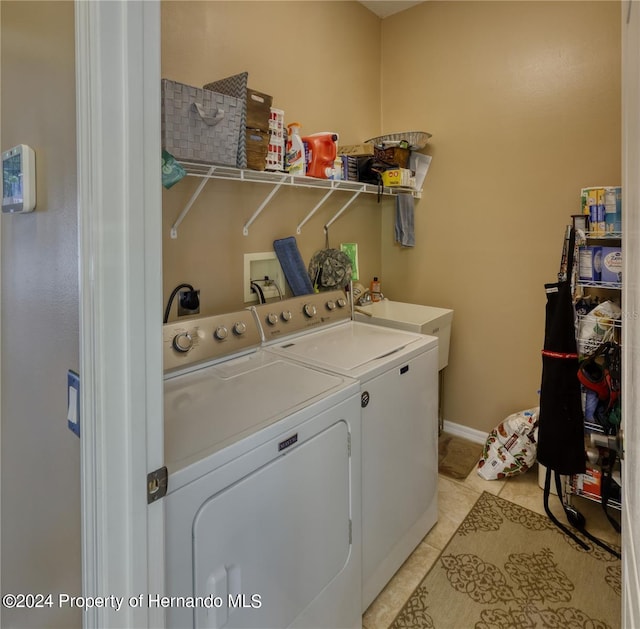 laundry area featuring light tile patterned floors and independent washer and dryer