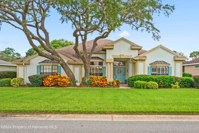 view of front of home with a front lawn