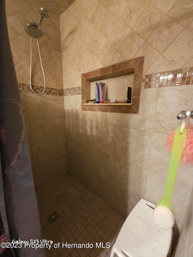 bathroom featuring curtained shower