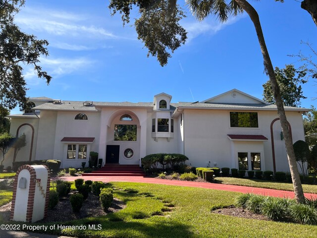 view of front of property with a front lawn