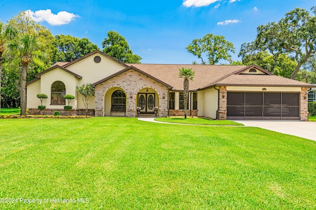 view of front of home featuring a front yard and a garage