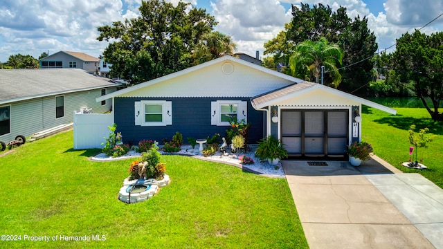 view of front of house featuring a front yard