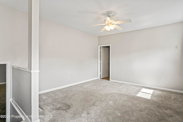 carpeted empty room featuring ceiling fan