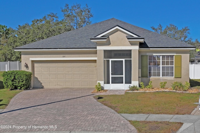 view of front facade featuring a garage