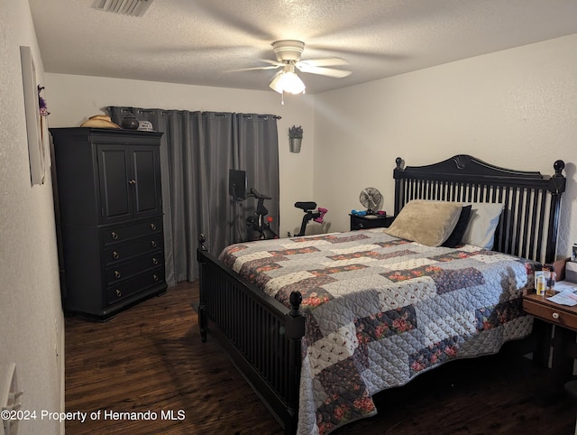 bedroom featuring a textured ceiling, dark hardwood / wood-style flooring, and ceiling fan