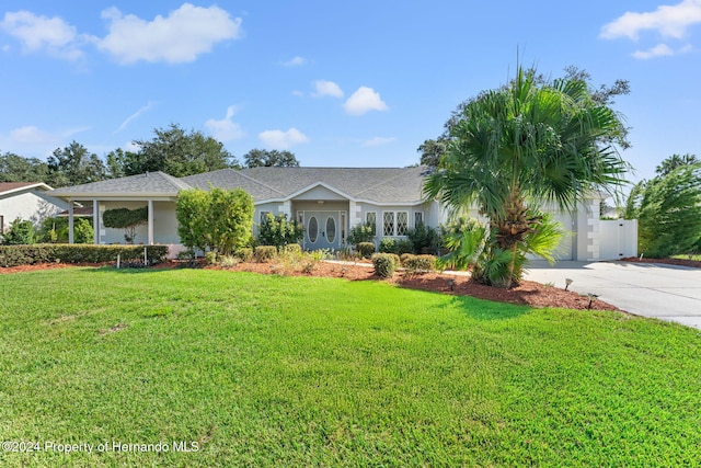 single story home featuring a front yard