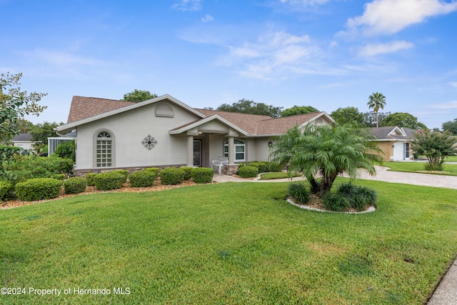 single story home with a front yard