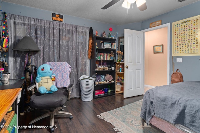 bedroom featuring a textured ceiling, dark hardwood / wood-style flooring, and ceiling fan