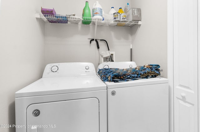 washroom featuring washer and clothes dryer