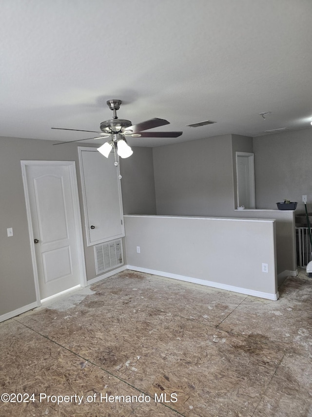 empty room featuring ceiling fan