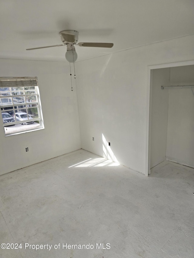 unfurnished room with ceiling fan