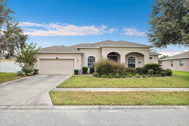 view of front of home featuring a garage and a front yard